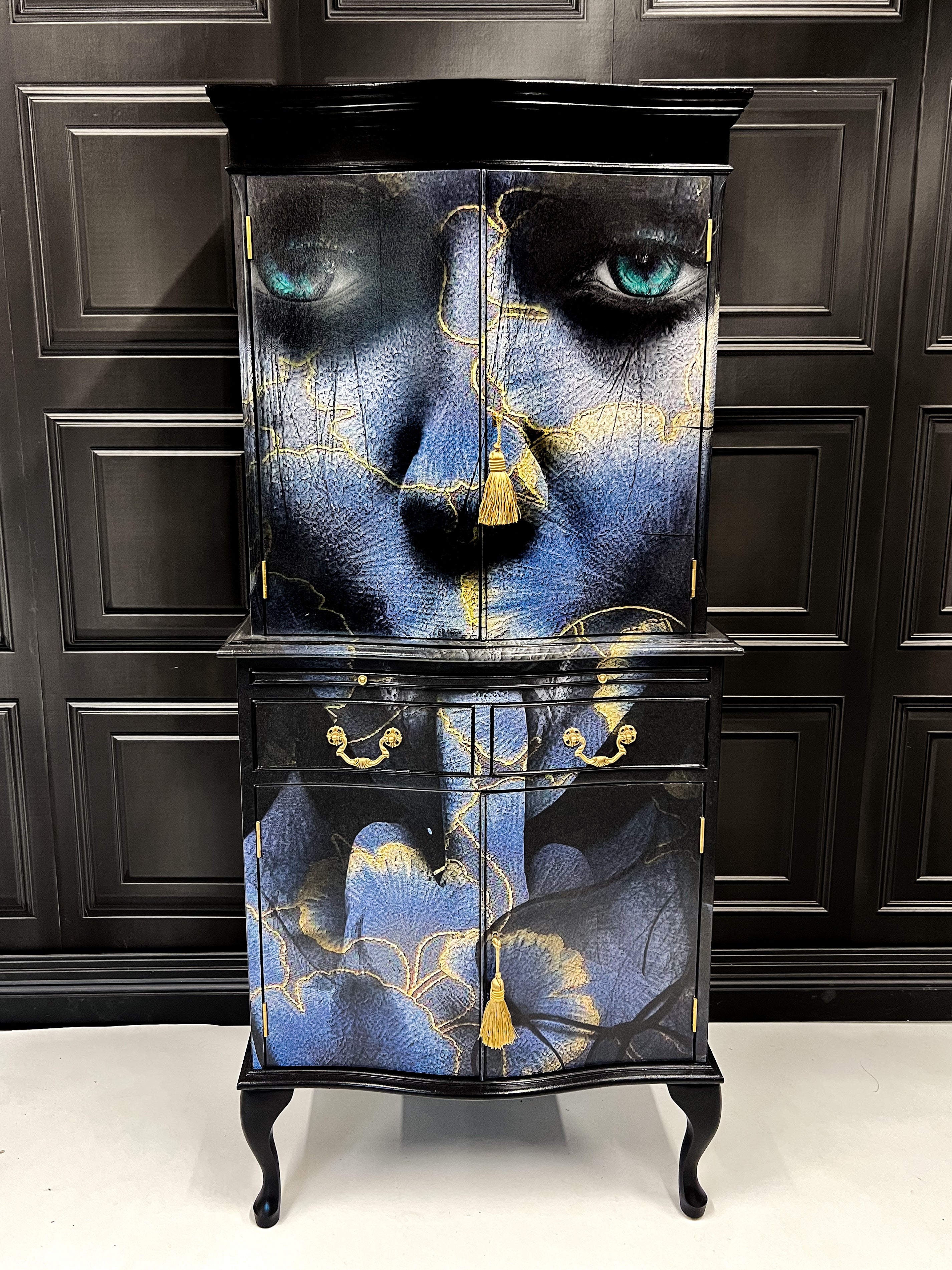 Upcycled Cocktail Cabinet - Blue & Gold Lips