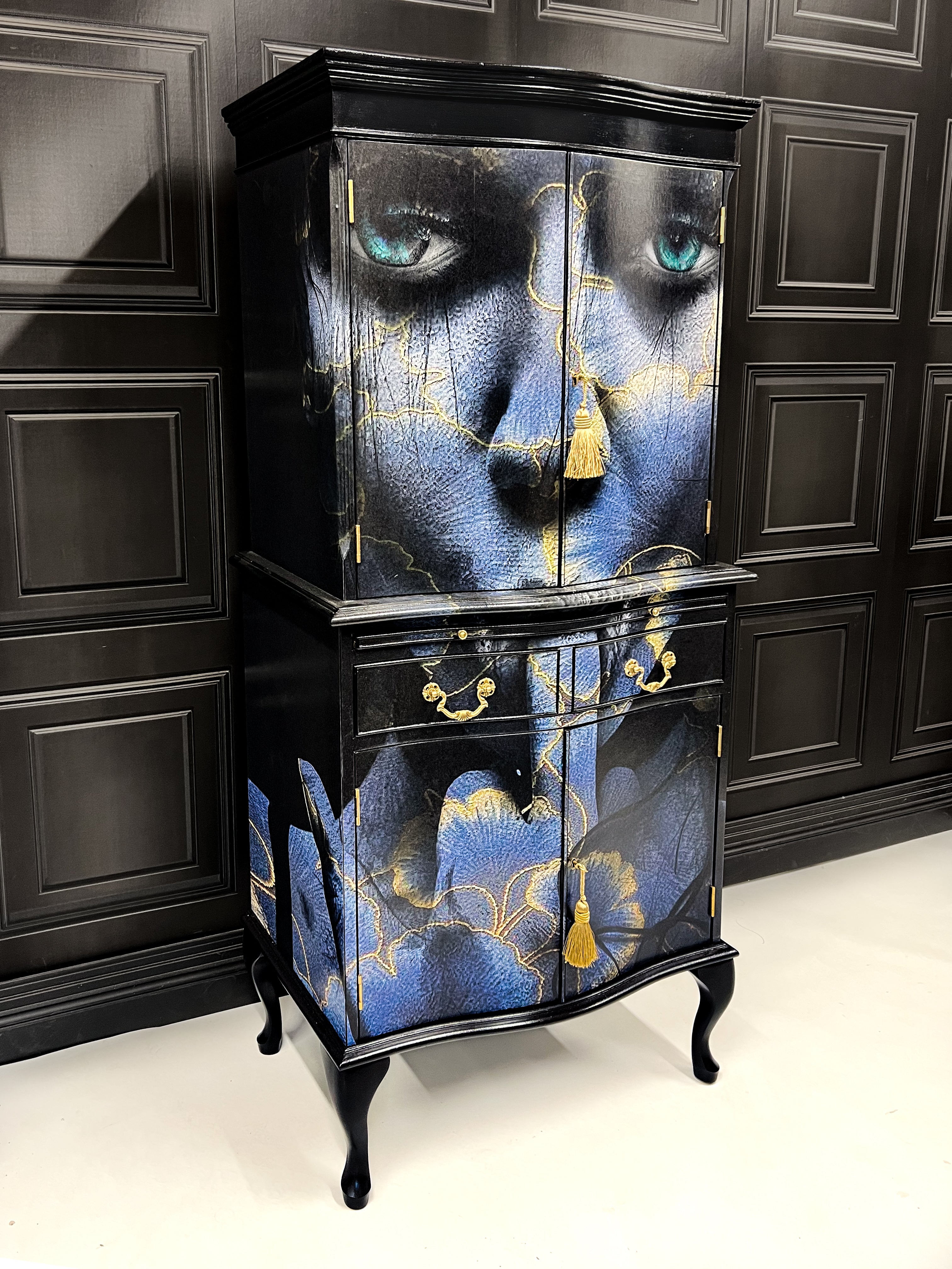Upcycled Cocktail Cabinet - Blue & Gold Lips